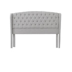 Cama de plataforma tapizada moderna gris claro tamaño King con cabecera capitoné para dormitorio