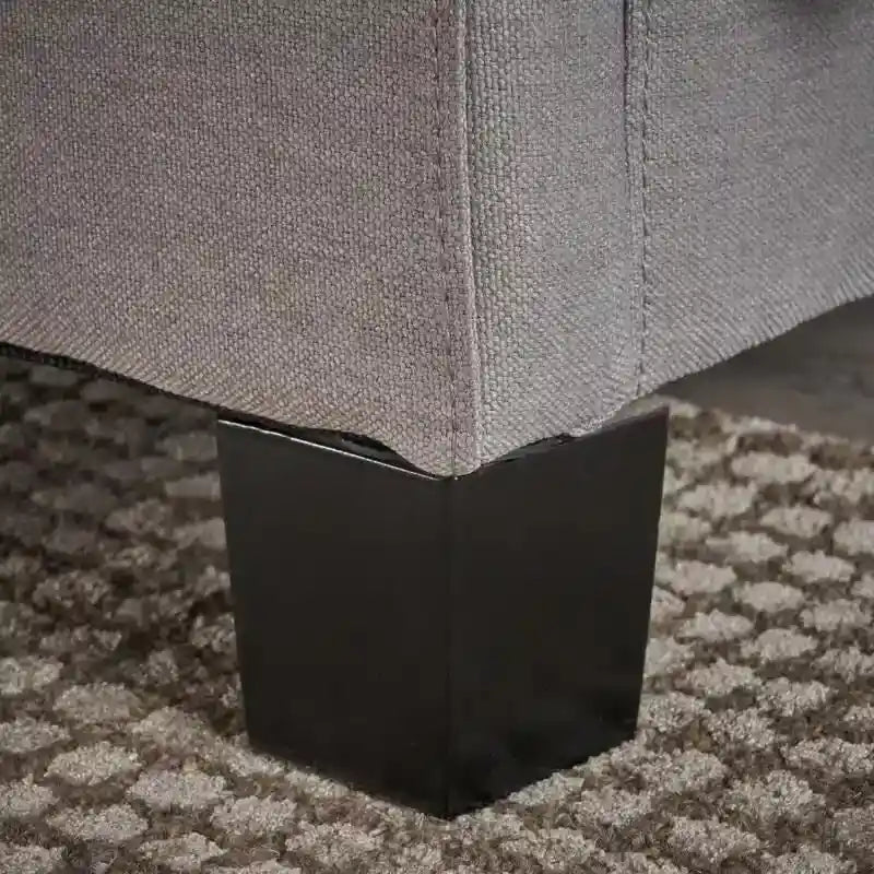 Cama de plataforma tapizada moderna gris claro tamaño King con cabecera capitoné para dormitorio
