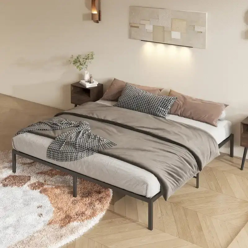 Cama metálica con plataforma Black King con cabecero de madera en forma de onda