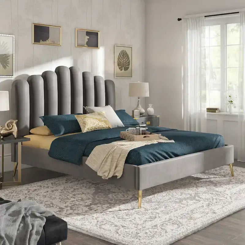 Cama plataforma Eggleston tapizada en terciopelo Art Decó
