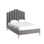Cama plataforma Eggleston tapizada en terciopelo Art Decó