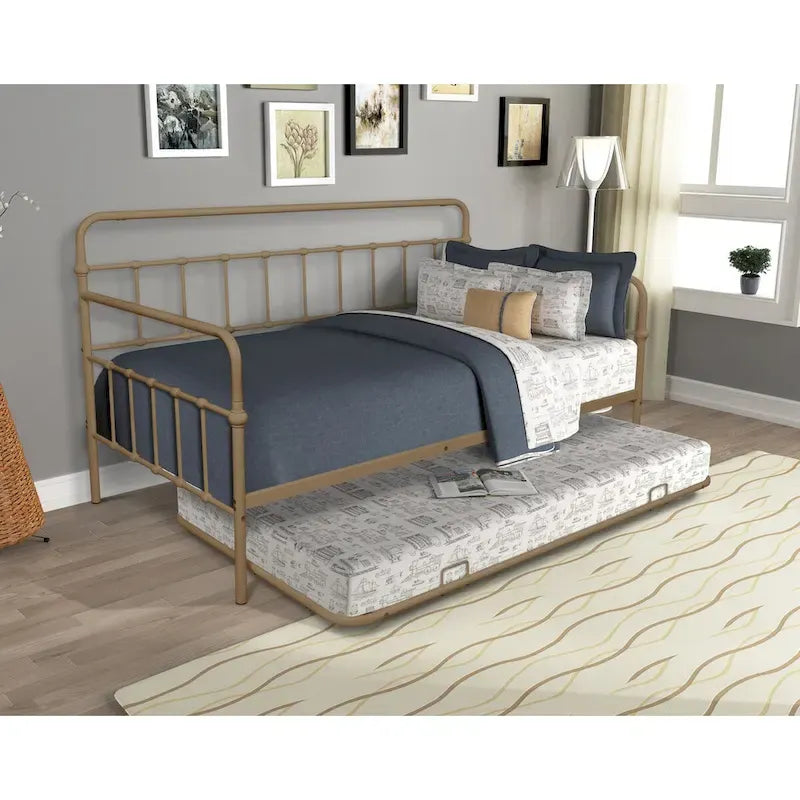 Sofá cama con estructura de metal y nido